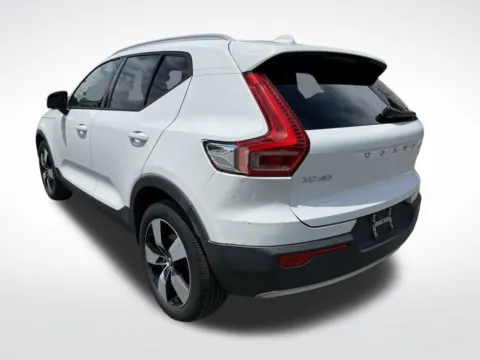 More photos of 2019 Volvo XC40 Momentum at Dream Work Automotive, NC