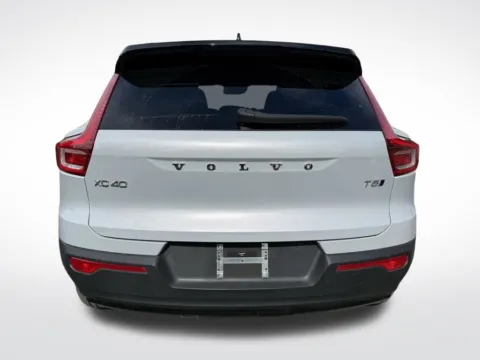 More photos of 2022 Volvo XC40 R-Design at Dream Work Automotive, NC