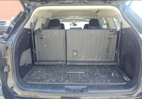 More photos of 2021 Toyota Highlander XLE at Dream Work Automotive, NC