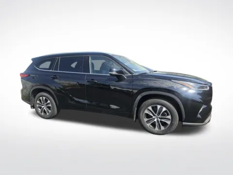 More photos of 2021 Toyota Highlander XLE at Dream Work Automotive, NC