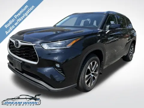 Black 2021 Toyota Highlander XLE for sale in Charlotte, NC