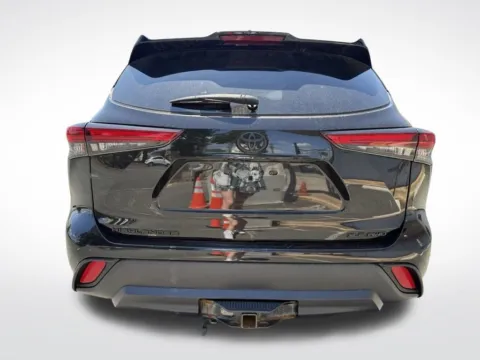 More photos of 2021 Toyota Highlander XLE at Dream Work Automotive, NC