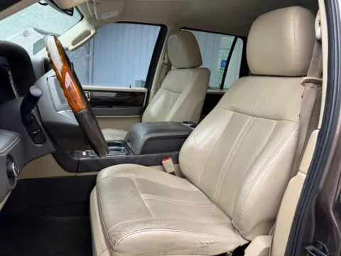 More photos of 2017 Lincoln Navigator Reserve at Dream Work Automotive, NC