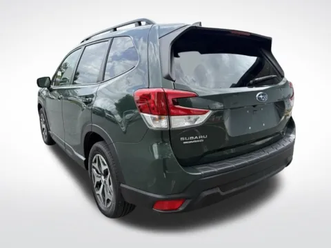More photos of 2022 Subaru Forester Premium at Dream Work Automotive, NC