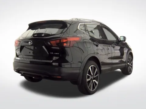 More photos of 2018 Nissan Rogue Sport SL at Dream Work Automotive, NC