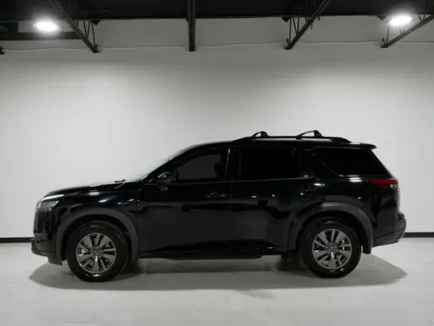 More photos of 2022 Nissan Pathfinder SV at Dream Work Automotive, NC