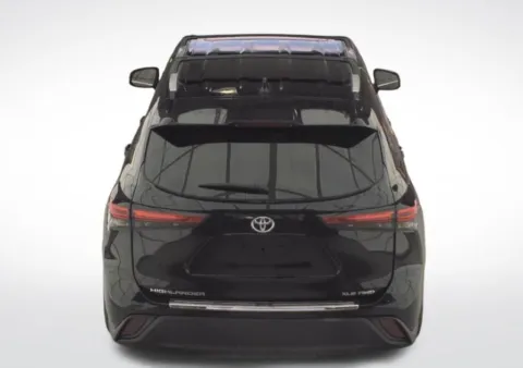 More photos of 2022 Toyota Highlander XLE at Dream Work Automotive, NC