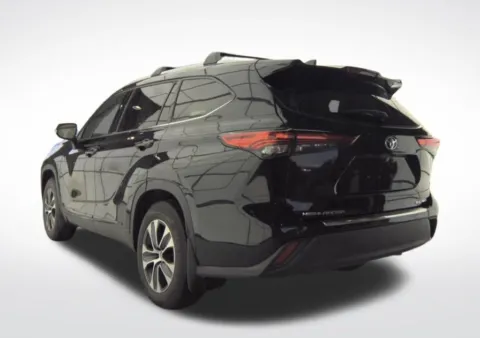Another view of 2022 Toyota Highlander XLE for sale in Charlotte, NC at Dream Work Automotive