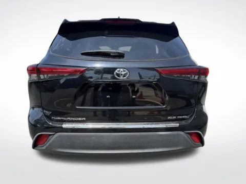 More photos of 2022 Toyota Highlander XLE at Dream Work Automotive, NC