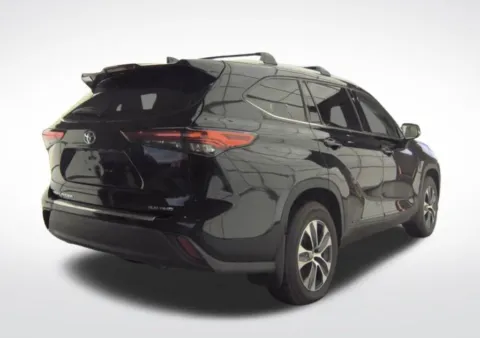 More photos of 2022 Toyota Highlander XLE at Dream Work Automotive, NC