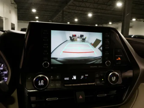 More photos of 2022 Toyota Highlander XLE at Dream Work Automotive, NC