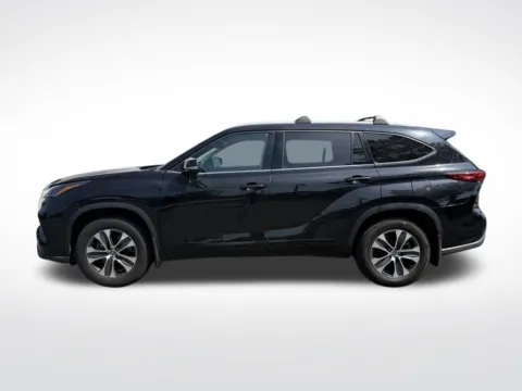 Another view of 2022 Toyota Highlander XLE for sale in Charlotte, NC at Dream Work Automotive