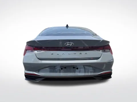 More photos of 2022 Hyundai Elantra SE at Dream Work Automotive, NC