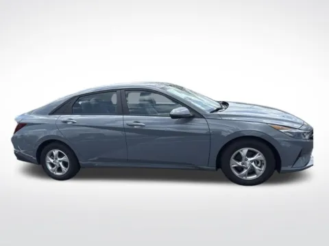 More photos of 2022 Hyundai Elantra SE at Dream Work Automotive, NC