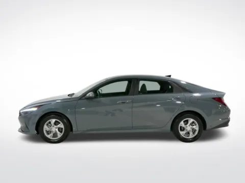 More photos of 2022 Hyundai Elantra SE at Dream Work Automotive, NC