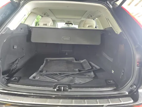 More photos of 2018 Volvo XC60 T5 Momentum at Dream Work Automotive, NC