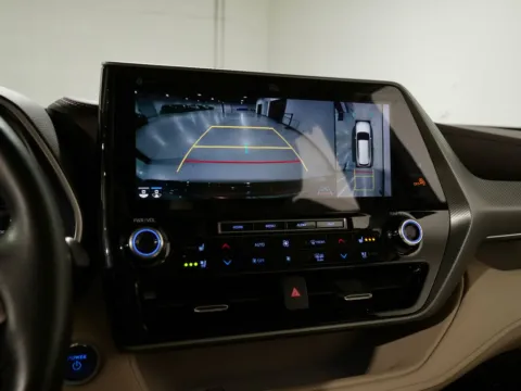 Another view of 2021 Toyota Highlander Hybrid Platinum for sale in Charlotte, NC at Dream Work Automotive