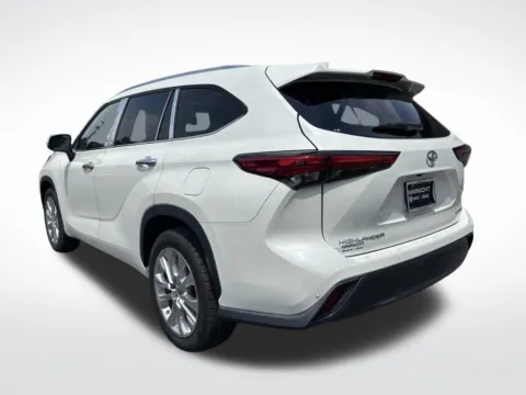 More photos of 2020 Toyota Highlander Limited at Dream Work Automotive, NC