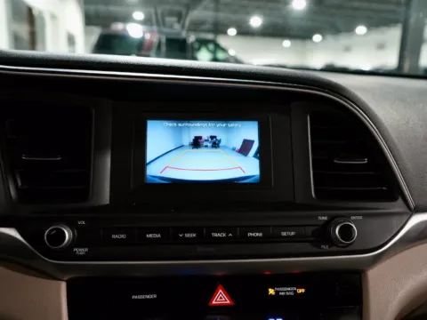 More photos of 2020 Hyundai Elantra SE at Dream Work Automotive, NC