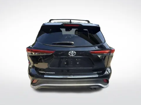 More photos of 2022 Toyota Highlander XSE at Dream Work Automotive, NC