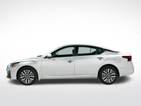 More photos of 2023 Nissan Altima 2.5 SV at Dream Work Automotive, NC