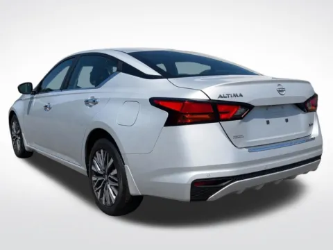 More photos of 2023 Nissan Altima 2.5 SV at Dream Work Automotive, NC