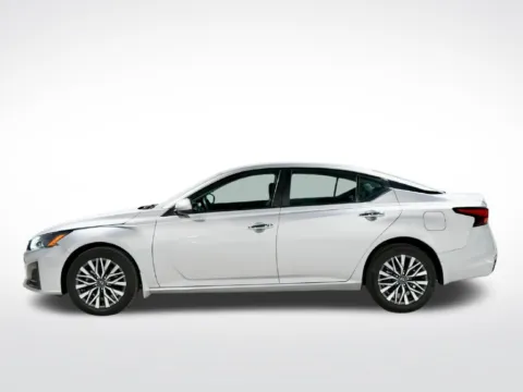 More photos of 2023 Nissan Altima 2.5 SV at Dream Work Automotive, NC