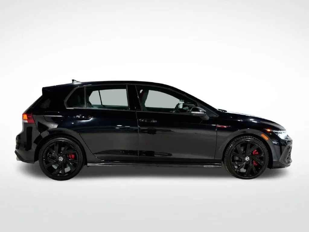 2022 Volkswagen Golf GTI SE - Photo 11