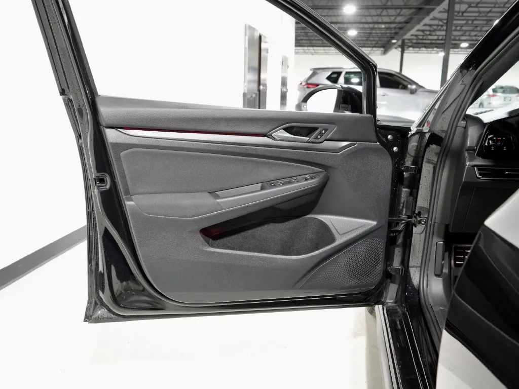 2022 Volkswagen Golf GTI SE - Photo 14