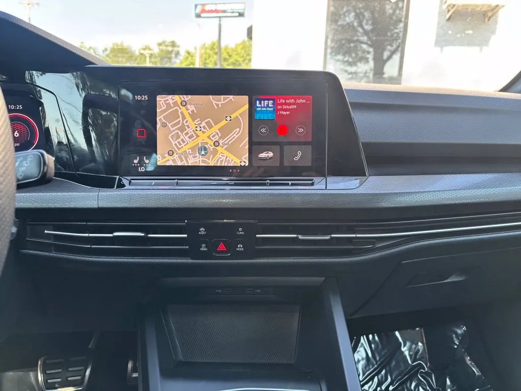 2022 Volkswagen Golf GTI SE - Photo 9