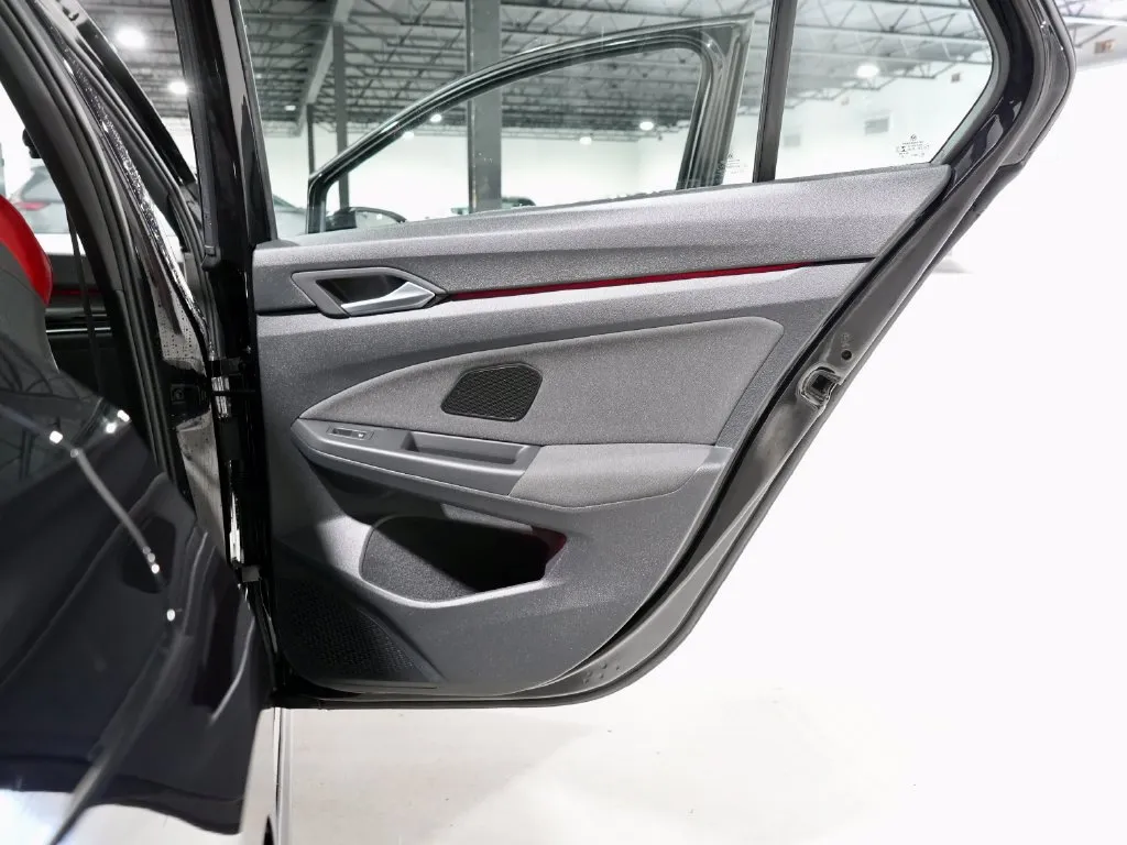 2022 Volkswagen Golf GTI SE - Photo 32