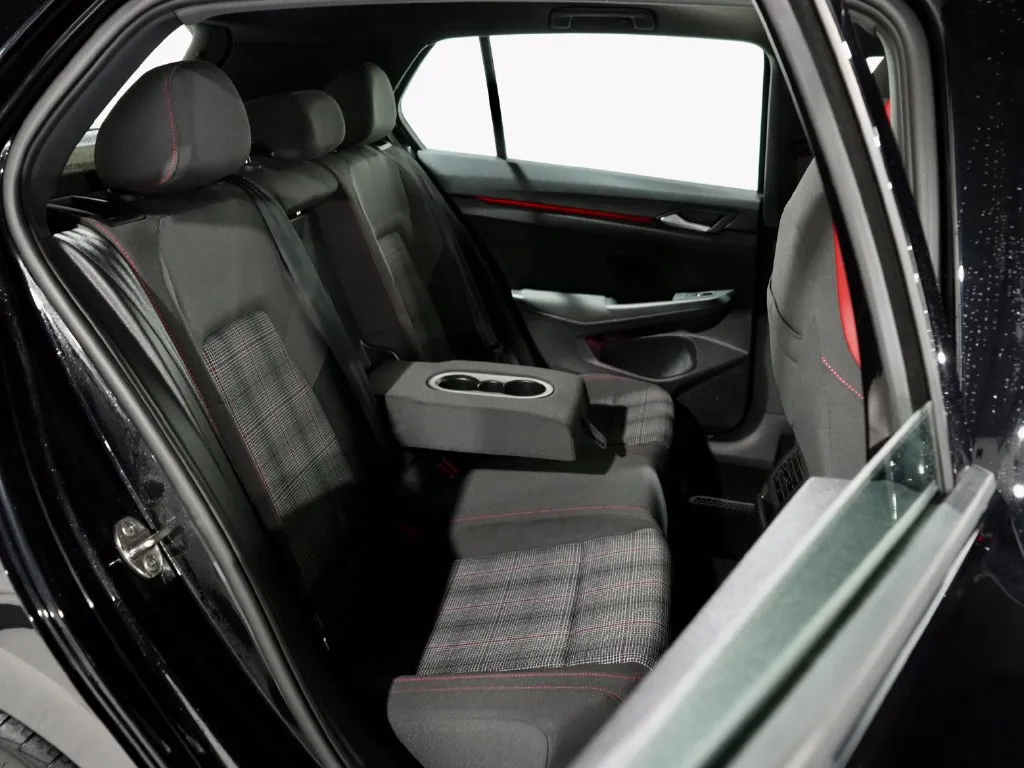2022 Volkswagen Golf GTI SE - Photo 31
