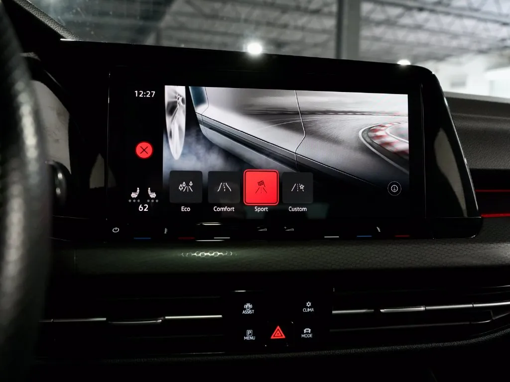 2022 Volkswagen Golf GTI SE - Photo 24
