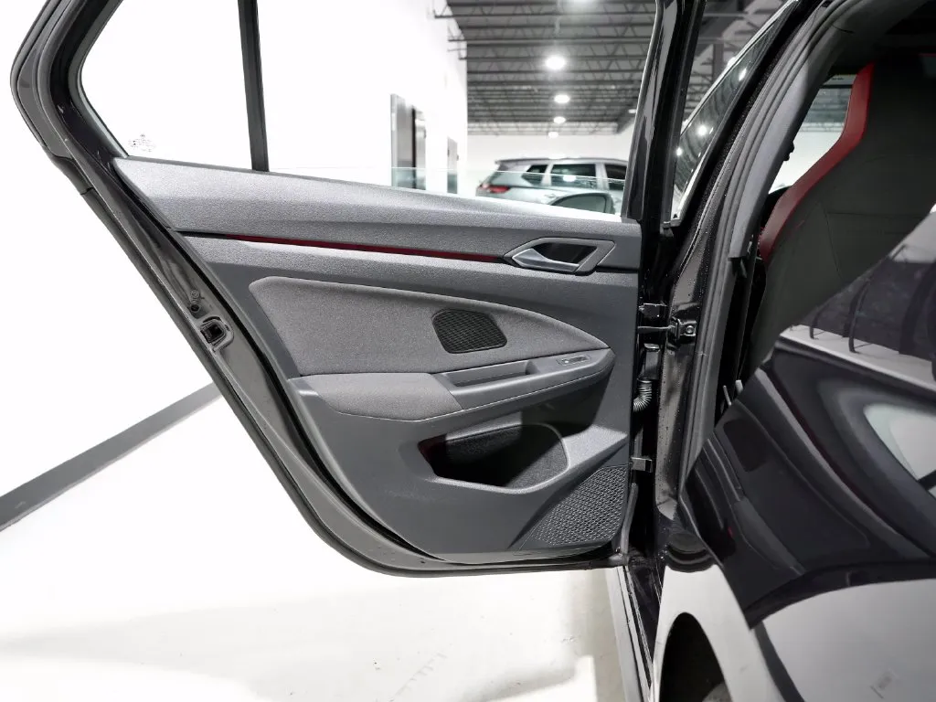 2022 Volkswagen Golf GTI SE - Photo 29