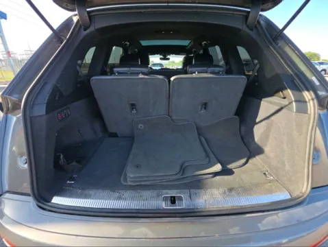 More photos of 2019 Audi Q7 45 SE Premium Plus at Dream Work Automotive, NC