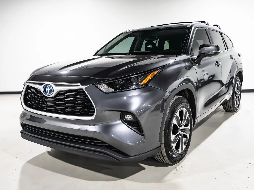 Used 2023 Toyota Highlander Hybrid XLE for sale in Charlotte, NC at ...