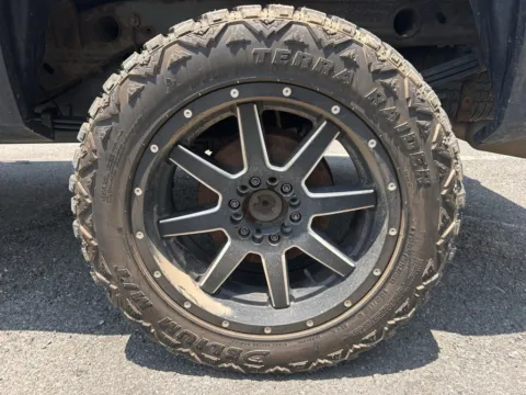More photos of 2009 GMC Sierra 1500 SLE at Dream Work Automotive, NC