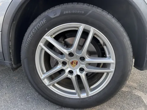 More photos of 2016 Porsche Cayenne at Dream Work Automotive, NC