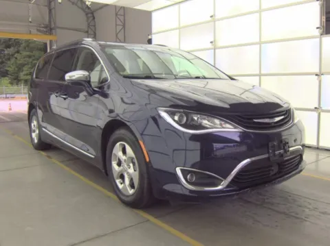 More photos of 2018 Chrysler Pacifica Hybrid Limited at Dream Work Automotive, NC
