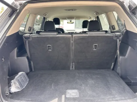 More photos of 2021 Volkswagen Atlas 3.6L V6 SE w/Technology R-Line at Dream Work Automotive, NC