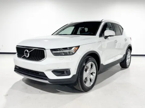 White 2019 Volvo XC40 Momentum for sale in Charlotte, NC