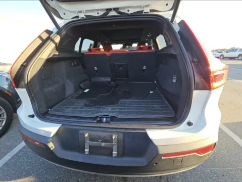 More photos of 2019 Volvo XC40 Momentum at Dream Work Automotive, NC