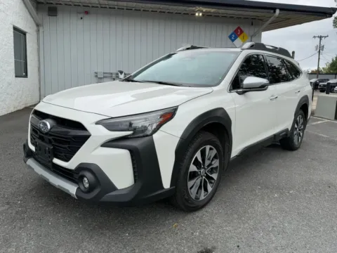 White 2023 Subaru Outback Touring XT for sale in Charlotte, NC