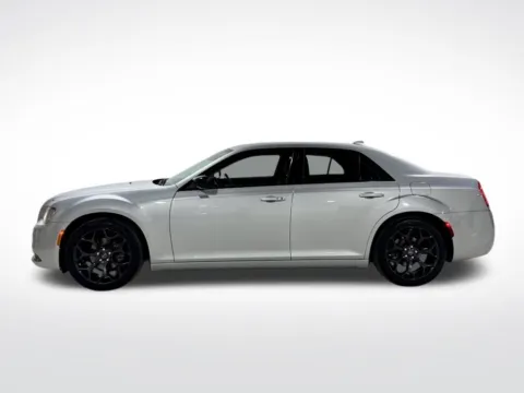 More photos of 2019 Chrysler 300 Touring at Dream Work Automotive, NC