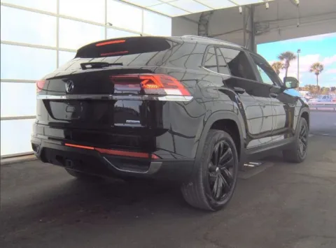 More photos of 2022 Volkswagen Atlas Cross Sport 3.6L V6 SE w/Technology at Dream Work Automotive, NC