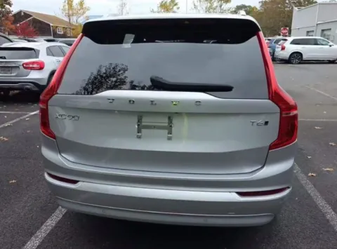 More photos of 2022 Volvo XC90 T6 Momentum at Dream Work Automotive, NC