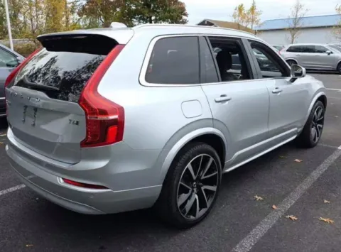 More photos of 2022 Volvo XC90 T6 Momentum at Dream Work Automotive, NC