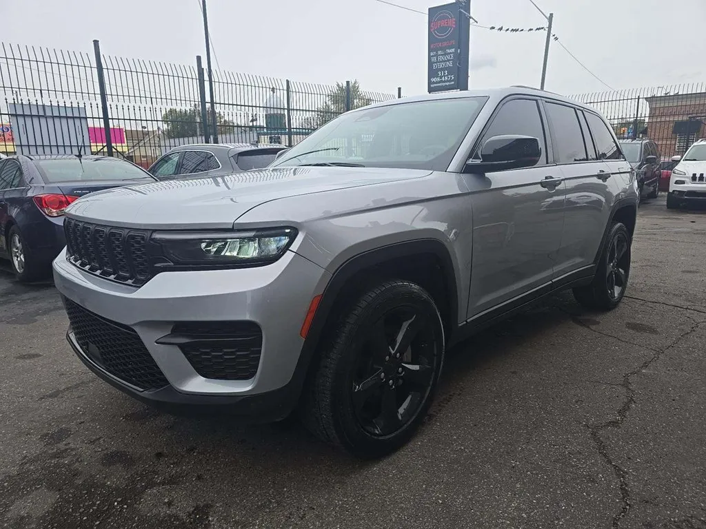 Silver 2023 JEEP GRAND CHEROKEE LAREDO KBB VALUE 29K WOW for sale in Columbus, OH
