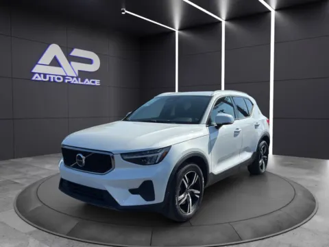 White 2023 VOLVO XC40 CORE for sale in Columbus, OH