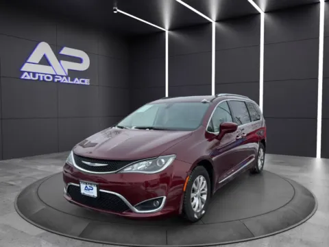 Red 2018 CHRYSLER PACIFICA TOURING L LOWEST PRICE AROUND for sale in Columbus, OH